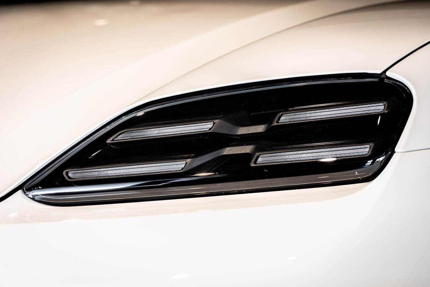 マカンエレクトリック ベースモデル