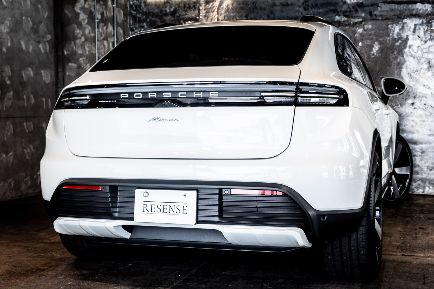 マカンエレクトリック ベースモデル