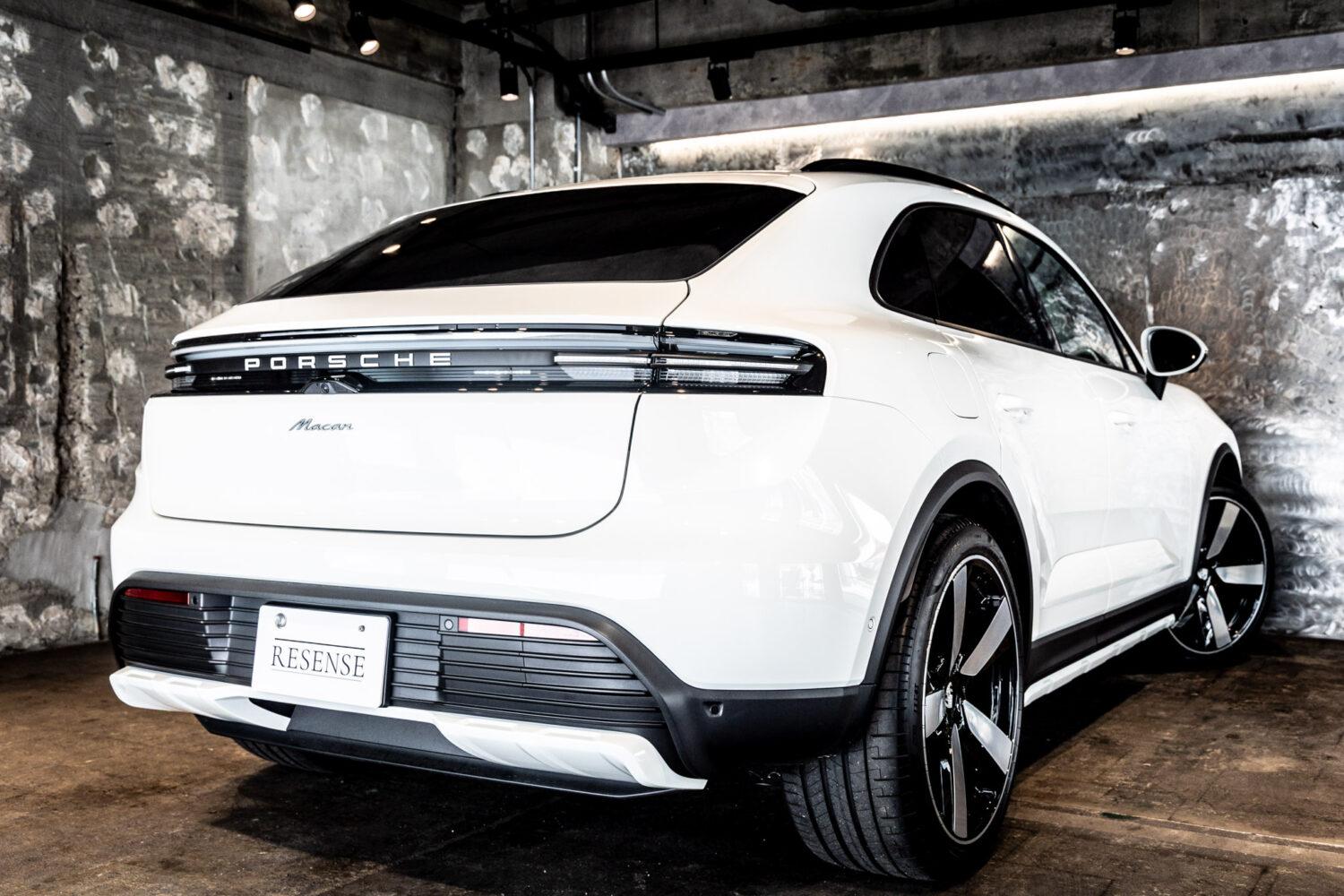 マカンエレクトリック ベースモデル