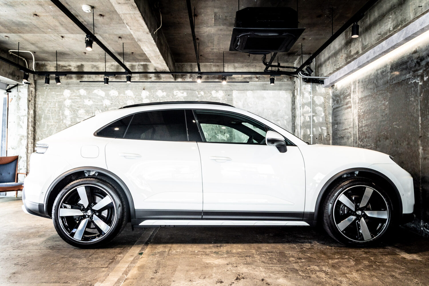 マカンエレクトリック ベースモデル