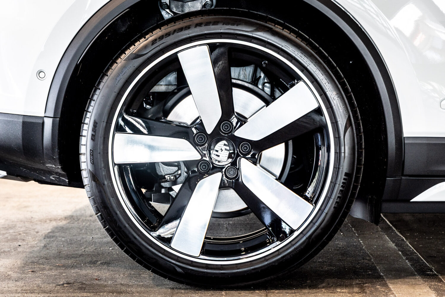 マカンエレクトリック ベースモデル