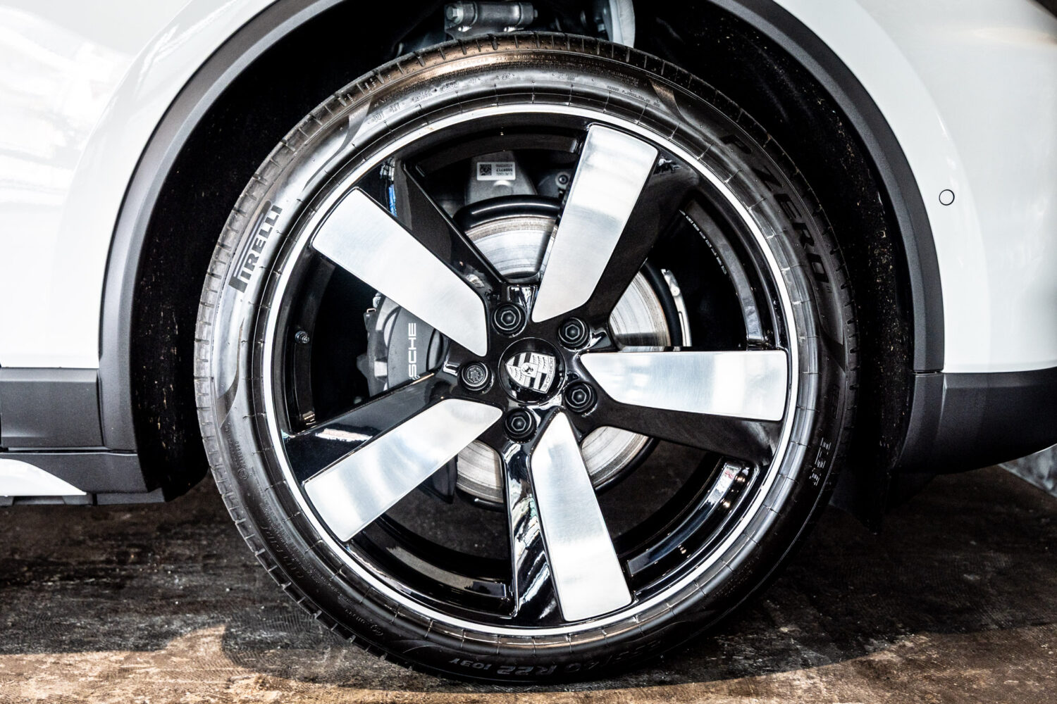 マカンエレクトリック ベースモデル