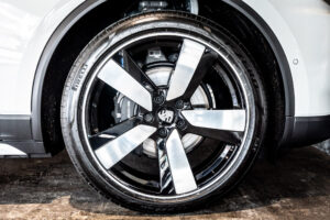 マカンエレクトリック ベースモデル