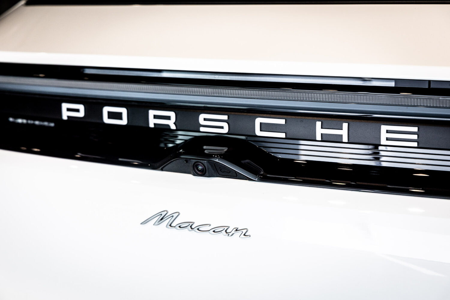 マカンエレクトリック ベースモデル