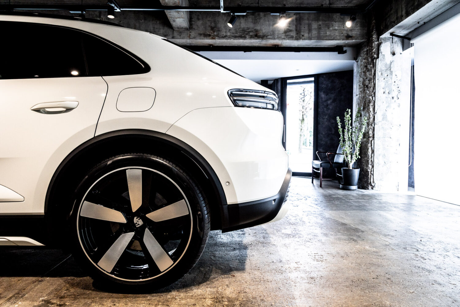 マカンエレクトリック ベースモデル