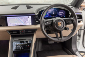 マカンエレクトリック ベースモデル