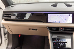 マカンエレクトリック ベースモデル