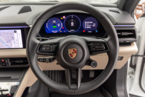 マカンエレクトリック ベースモデル