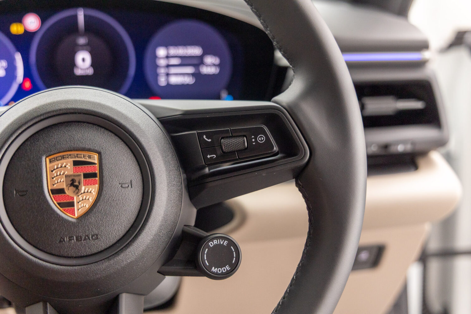 マカンエレクトリック ベースモデル