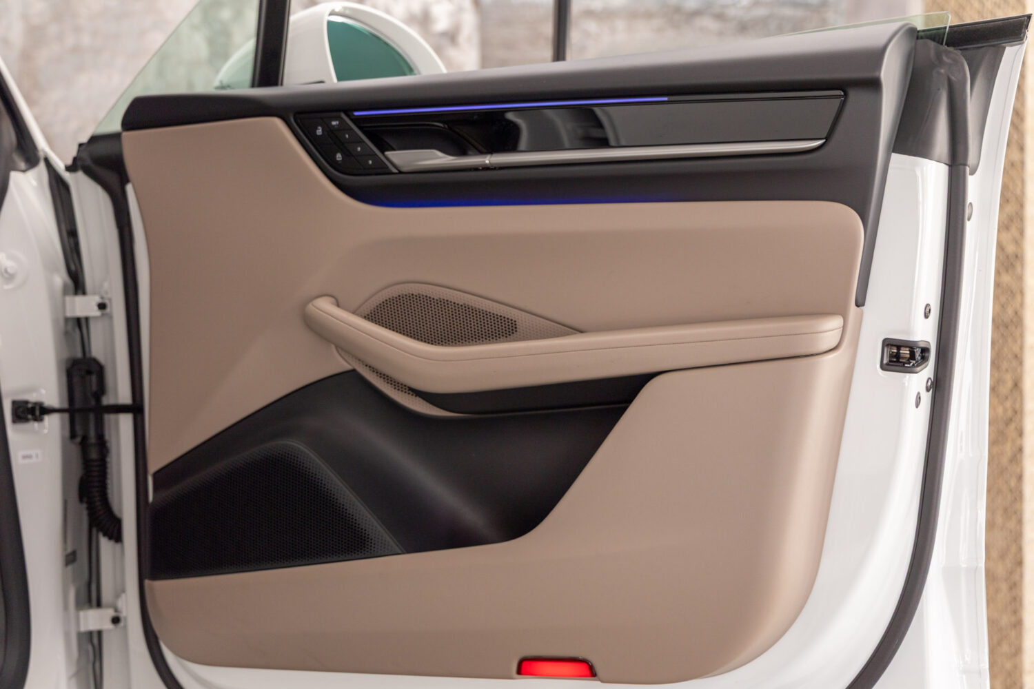 マカンエレクトリック ベースモデル