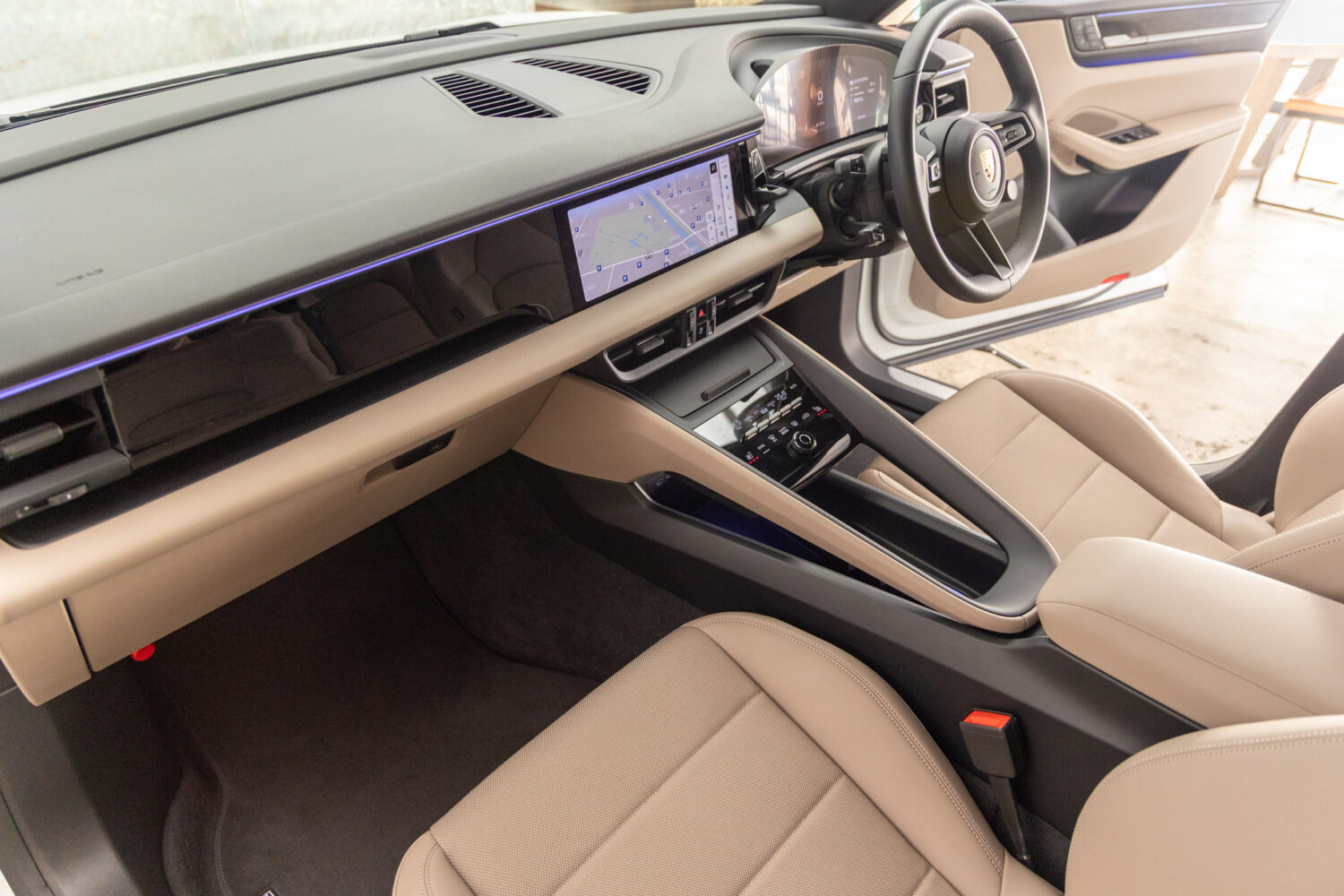 マカンエレクトリック ベースモデル