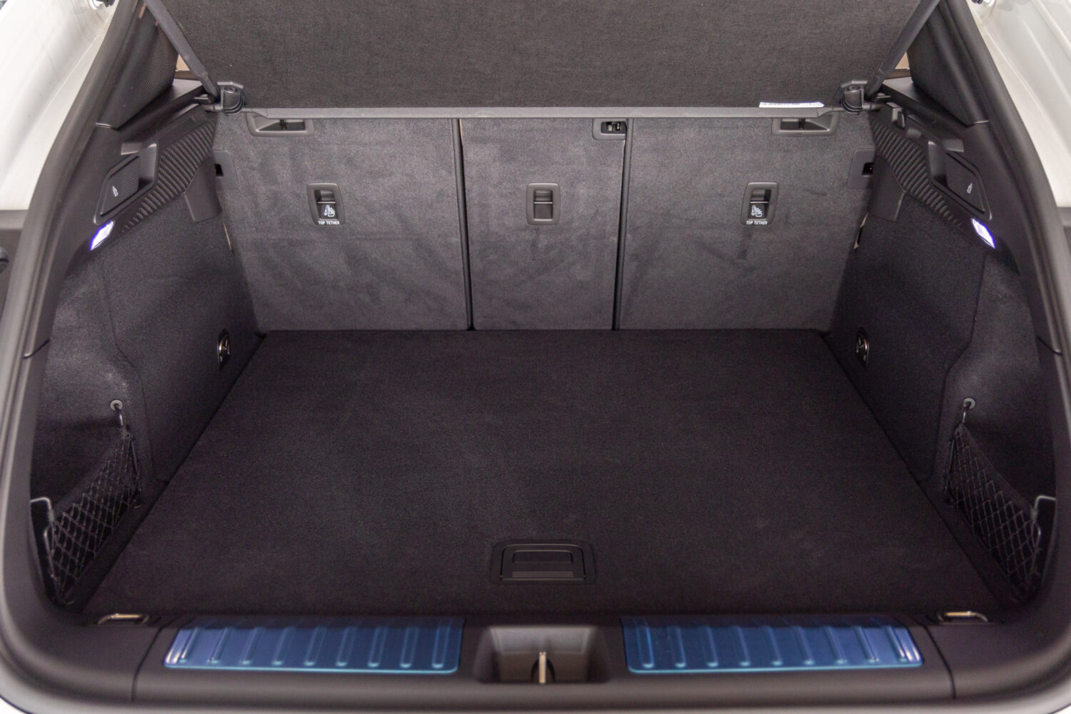 マカンエレクトリック ベースモデル