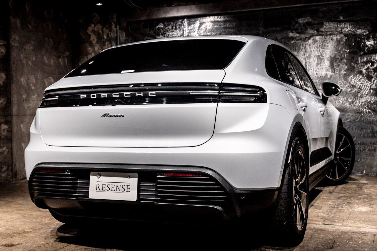 マカンエレクトリック　ベース