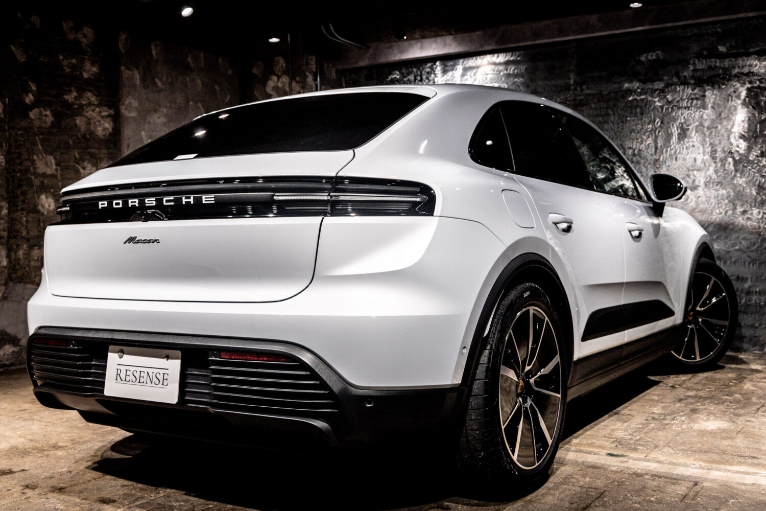 マカンエレクトリック　ベース