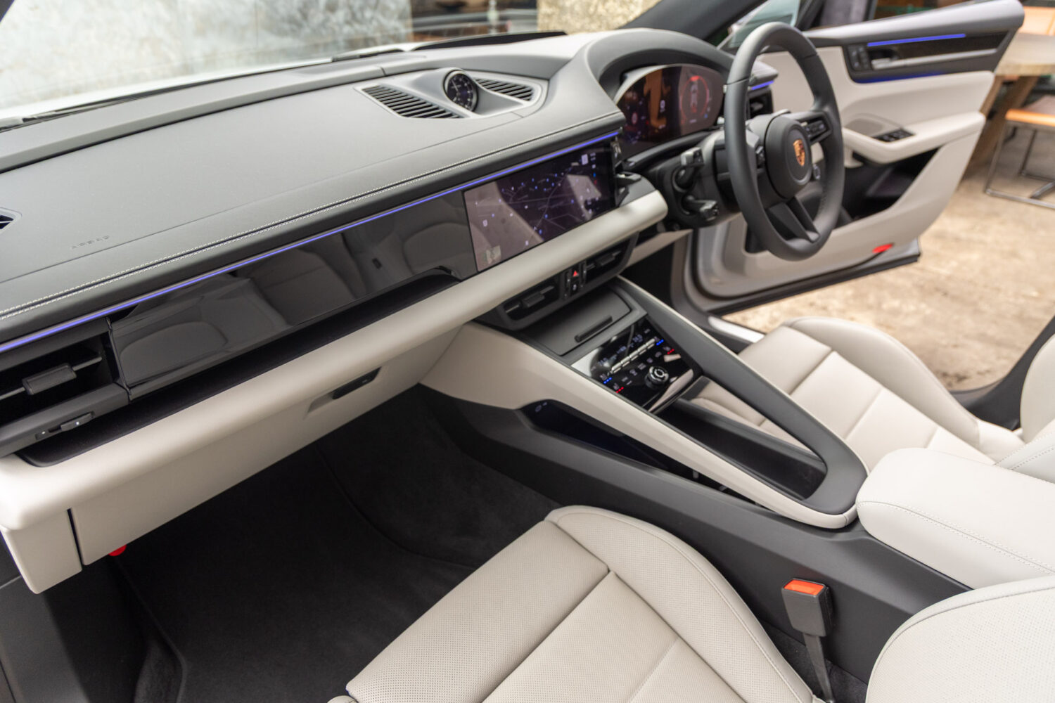 マカンエレクトリック　ベース