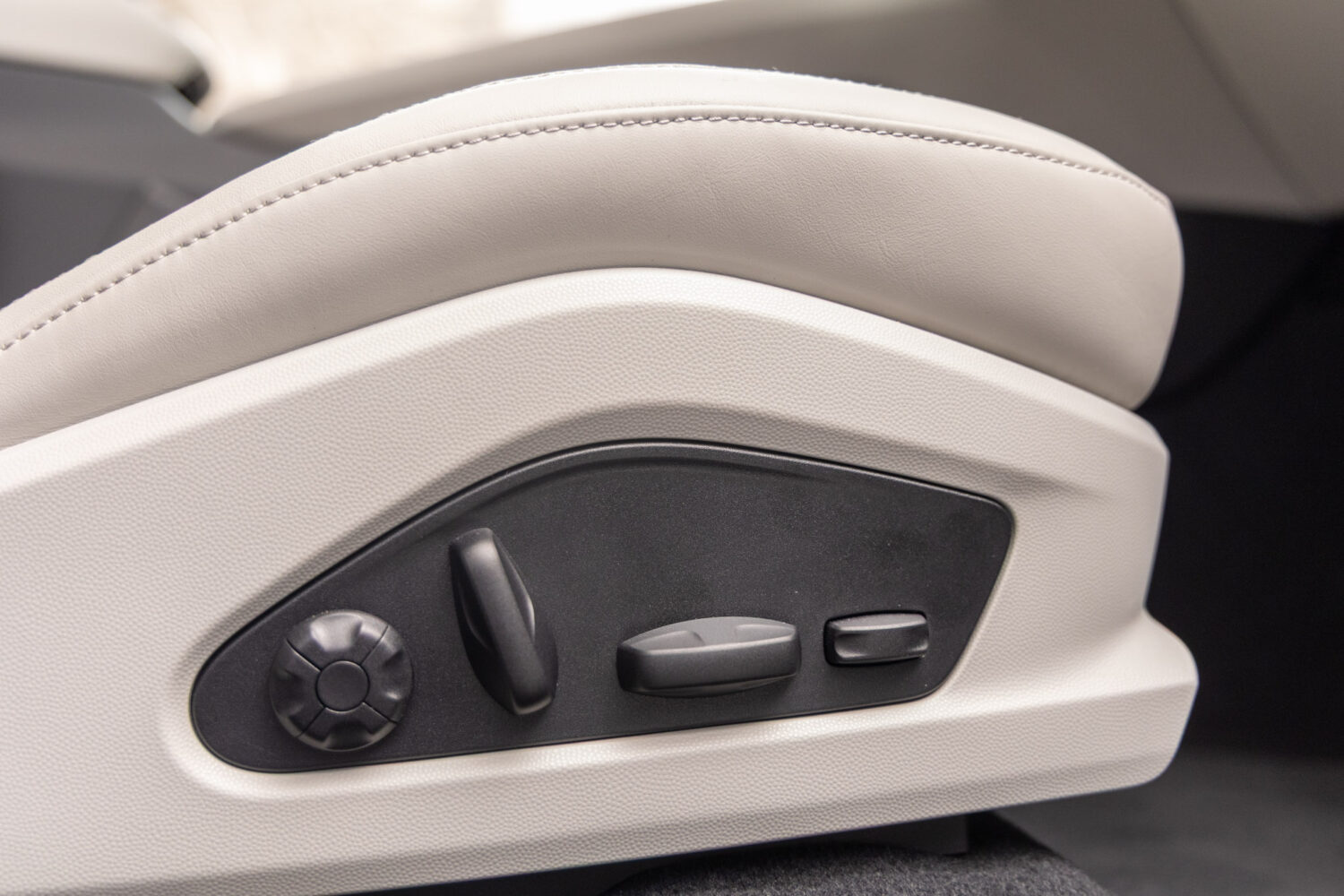 マカンエレクトリック　ベース