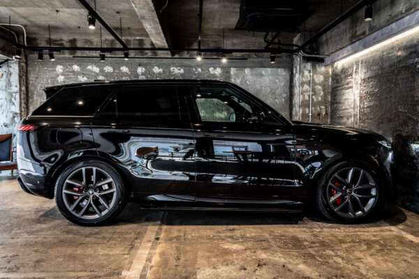 レンジローバースポーツ ダイナミックSE 3.0L P550e 4WD