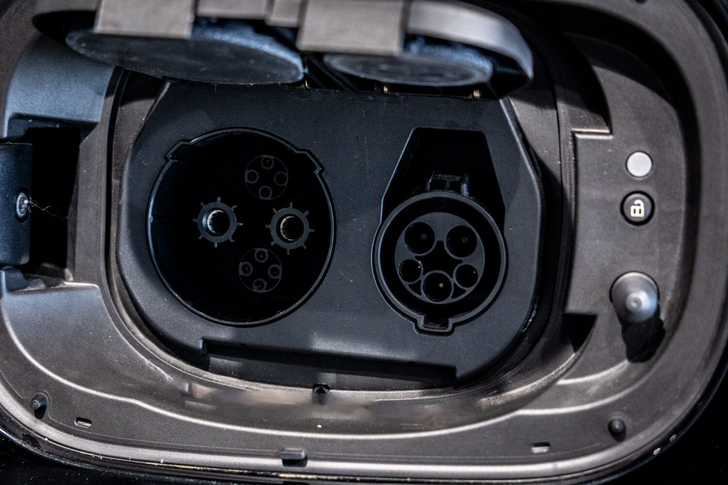 レンジローバースポーツ ダイナミックSE 3.0L P550e 4WD