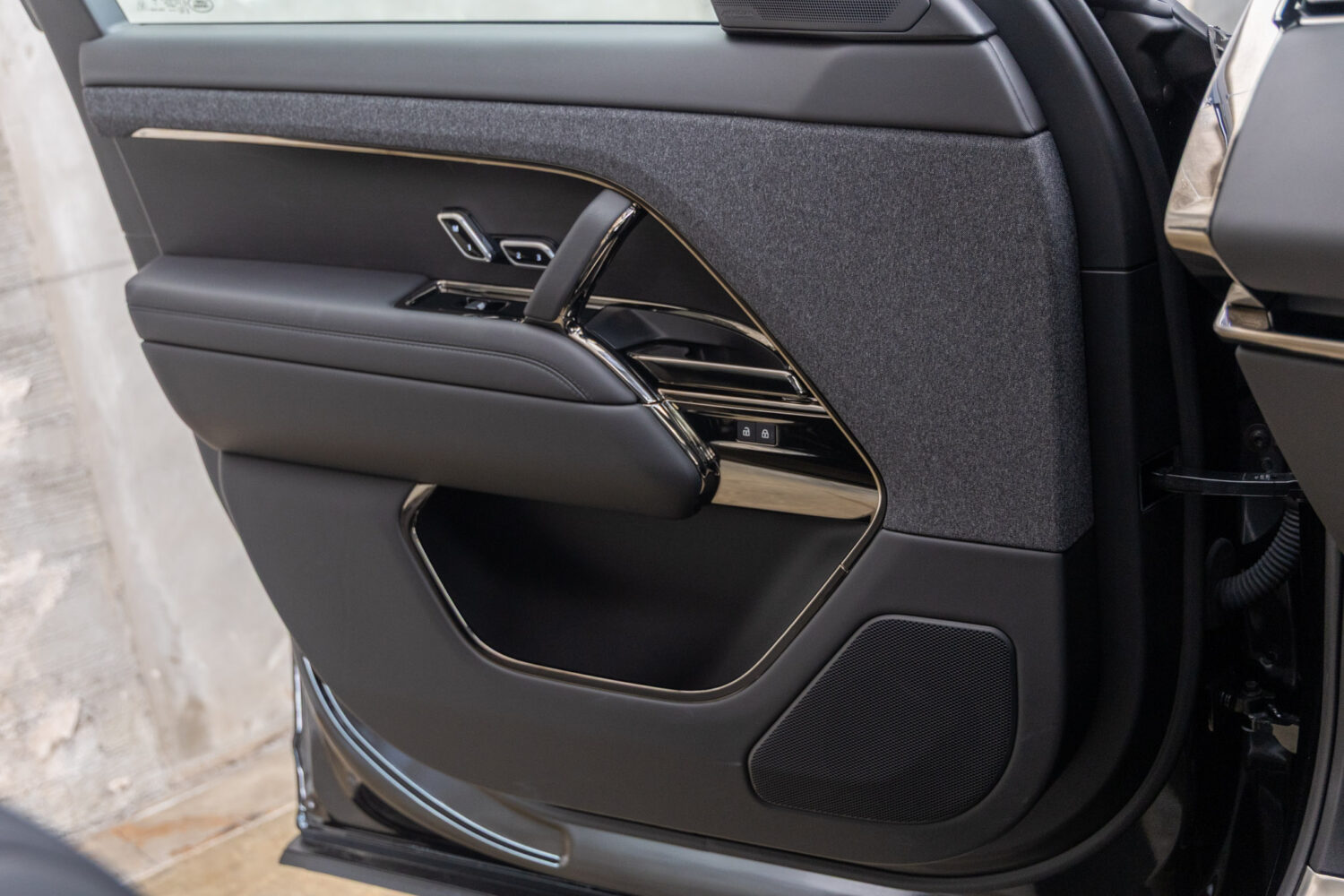 レンジローバースポーツ ダイナミックSE 3.0L P550e 4WD