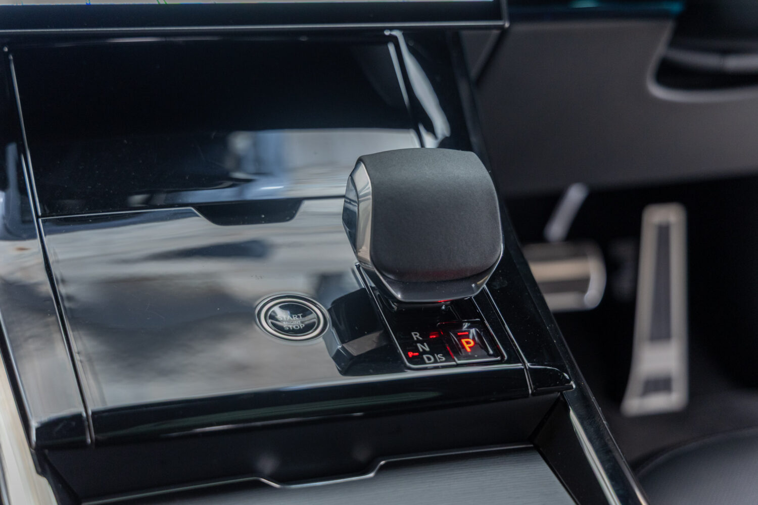 レンジローバースポーツ ダイナミックSE 3.0L P550e 4WD