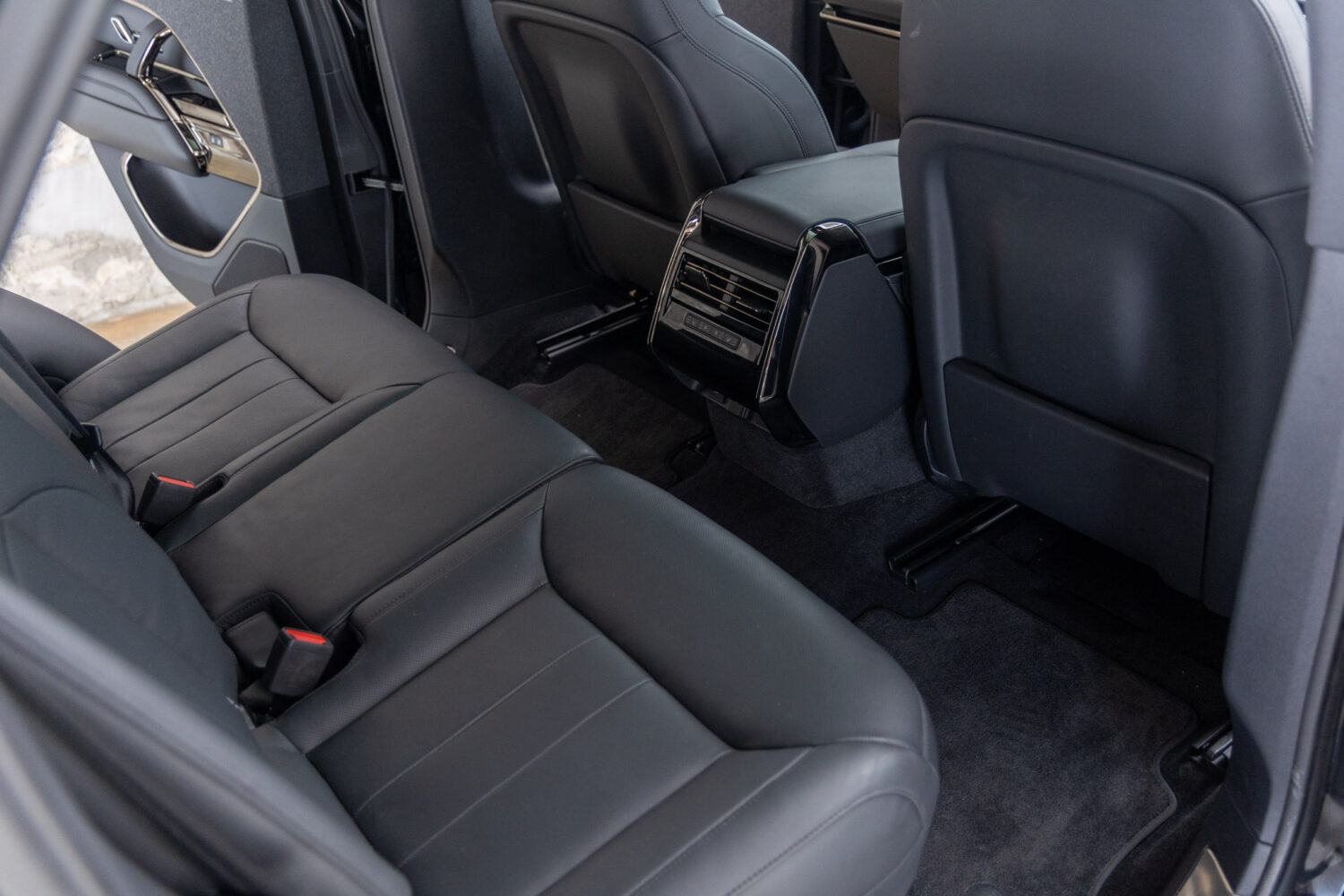 レンジローバースポーツ ダイナミックSE 3.0L P550e 4WD