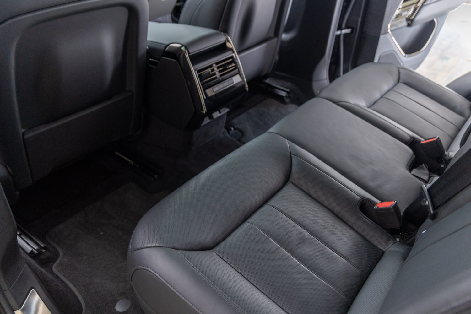 レンジローバースポーツ ダイナミックSE 3.0L P550e 4WD