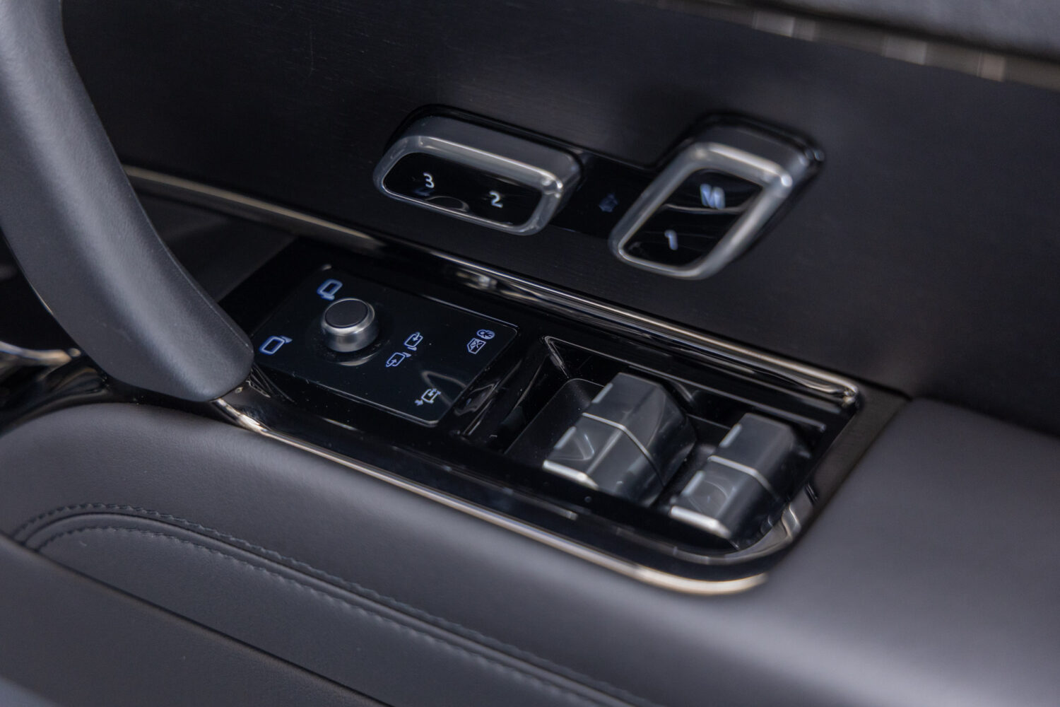 レンジローバースポーツ ダイナミックSE 3.0L P550e 4WD