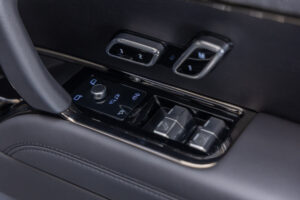 レンジローバースポーツ ダイナミックSE 3.0L P550e 4WD