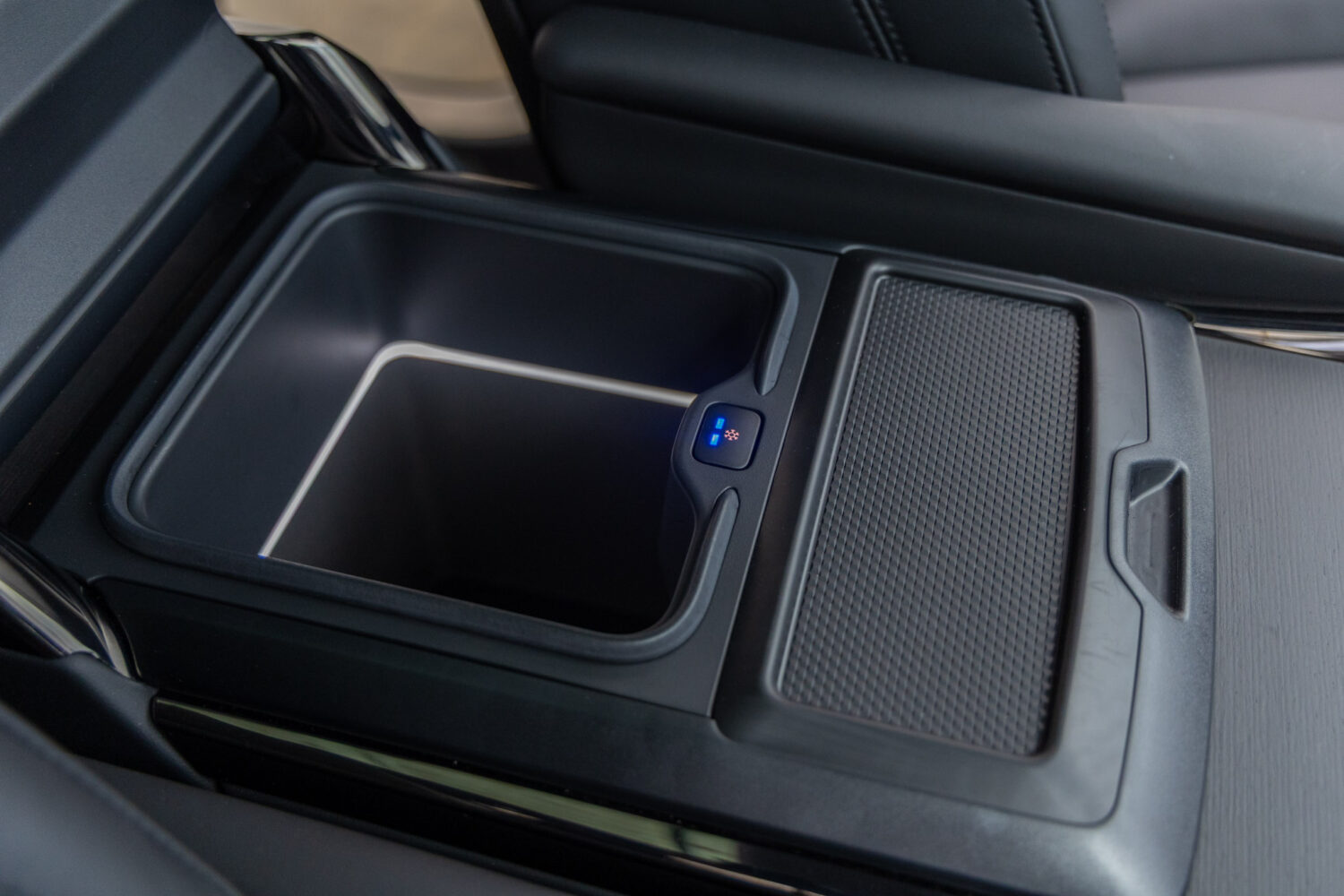 レンジローバースポーツ ダイナミックSE 3.0L P550e 4WD