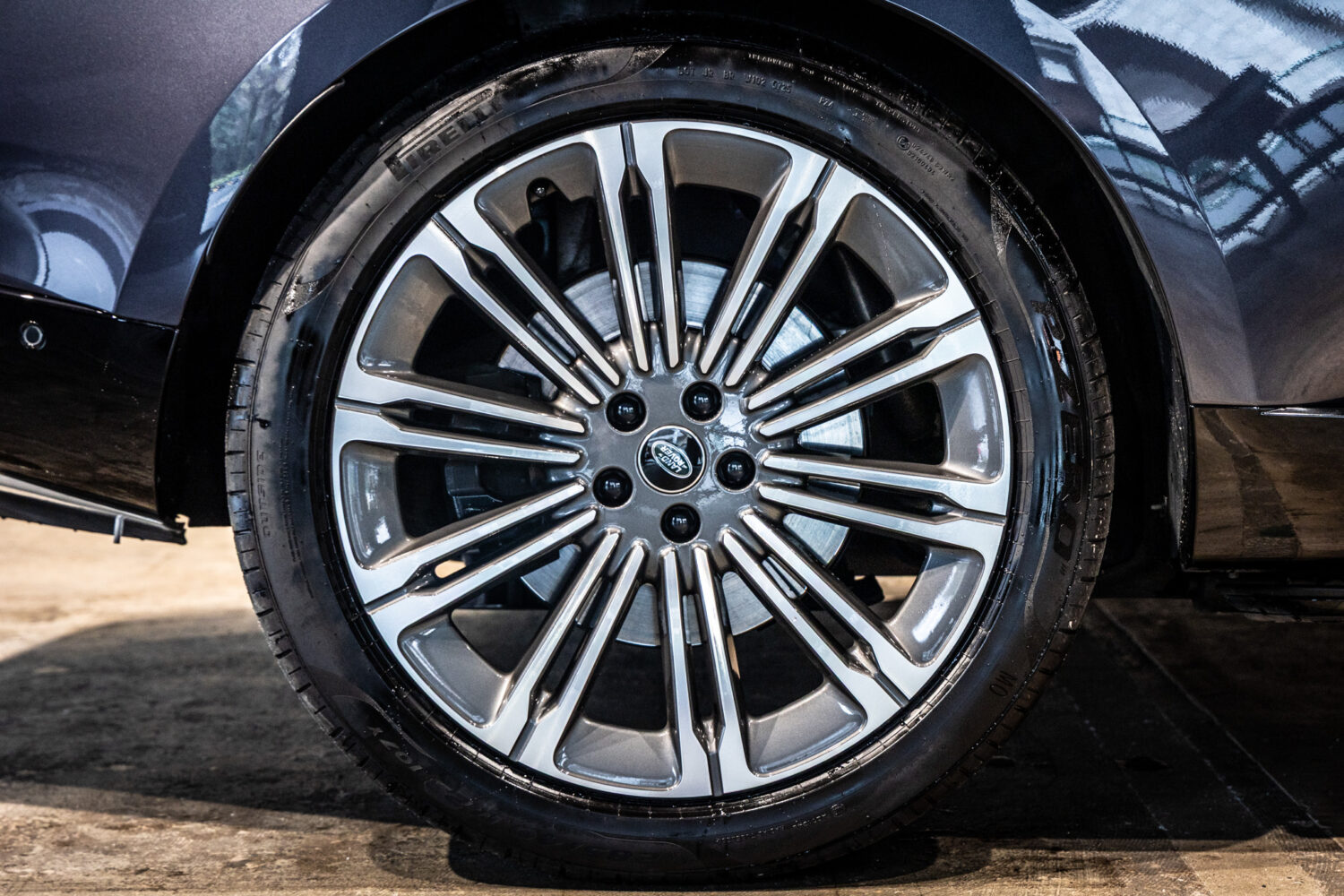 レンジローバー オートバイオグラフィ 4.4L P530 SWB 4WD