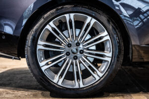 レンジローバー オートバイオグラフィ 4.4L P530 SWB 4WD