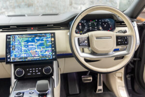 レンジローバー オートバイオグラフィ 4.4L P530 SWB 4WD