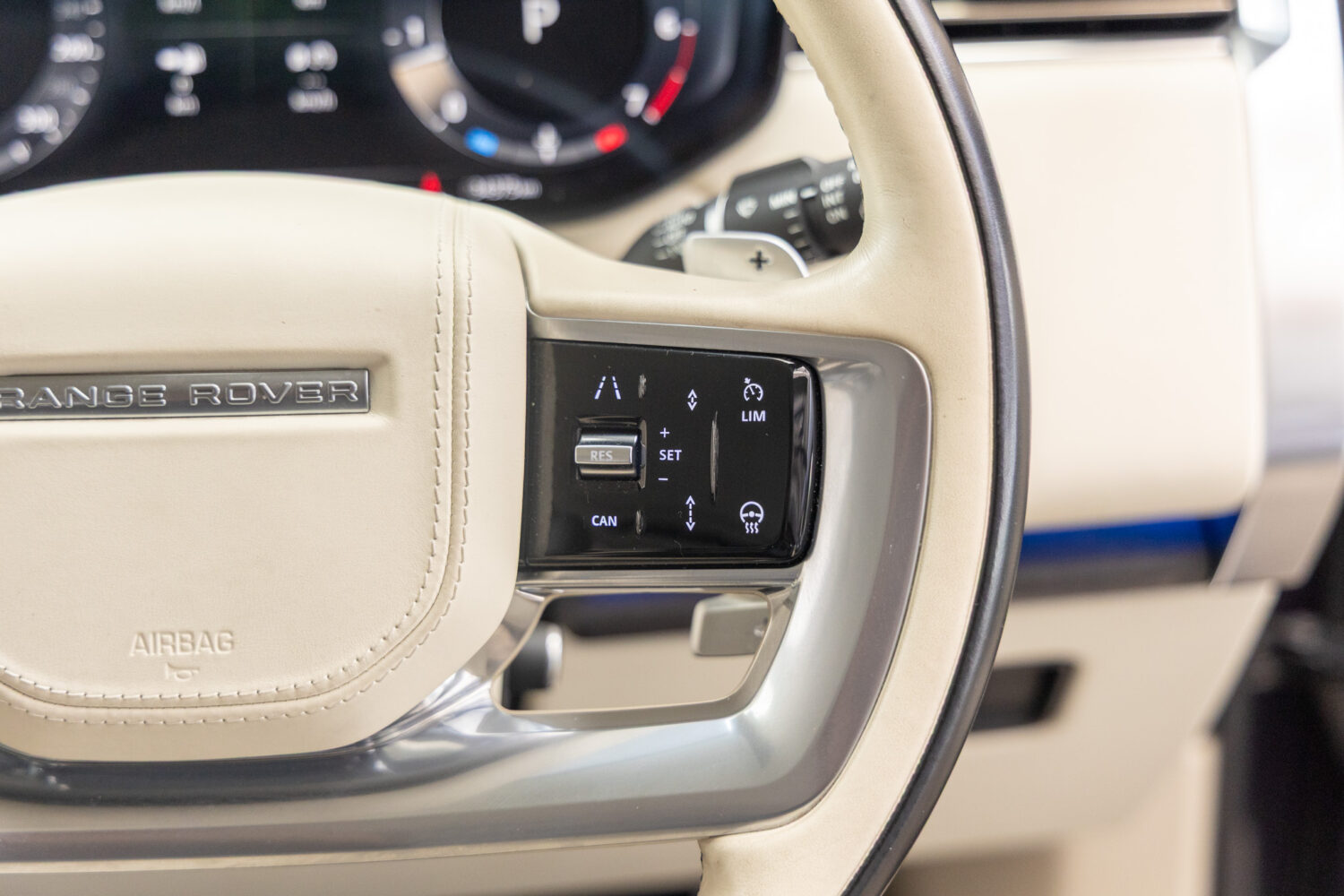 レンジローバー オートバイオグラフィ 4.4L P530 SWB 4WD