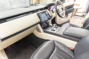 レンジローバー オートバイオグラフィ 4.4L P530 SWB 4WD