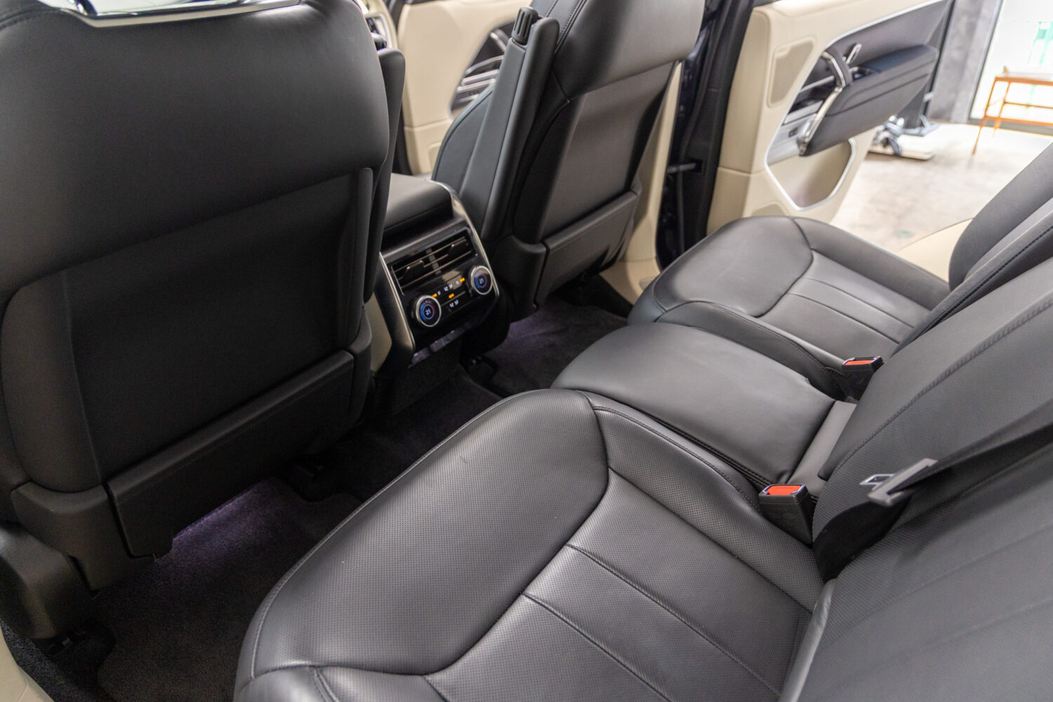 レンジローバー オートバイオグラフィ 4.4L P530 SWB 4WD