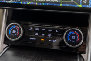 レンジローバー オートバイオグラフィ 4.4L P530 SWB 4WD