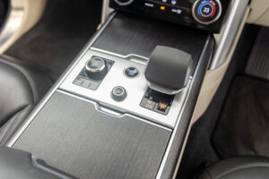 レンジローバー オートバイオグラフィ 4.4L P530 SWB 4WD