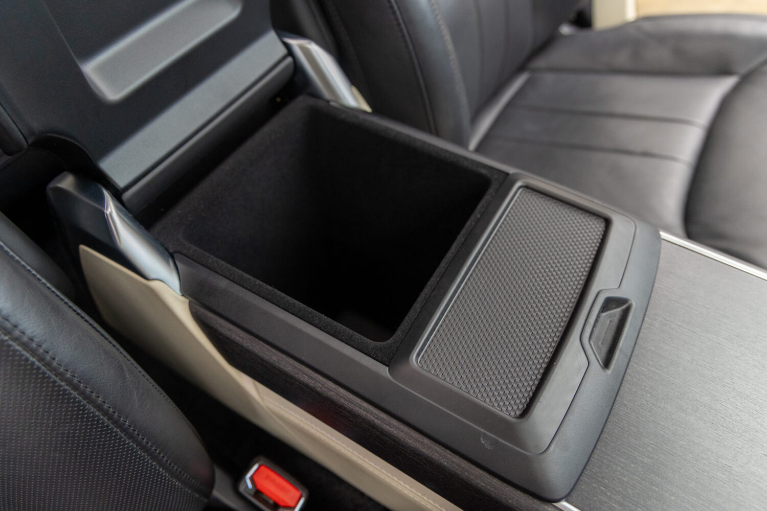 レンジローバー オートバイオグラフィ 4.4L P530 SWB 4WD