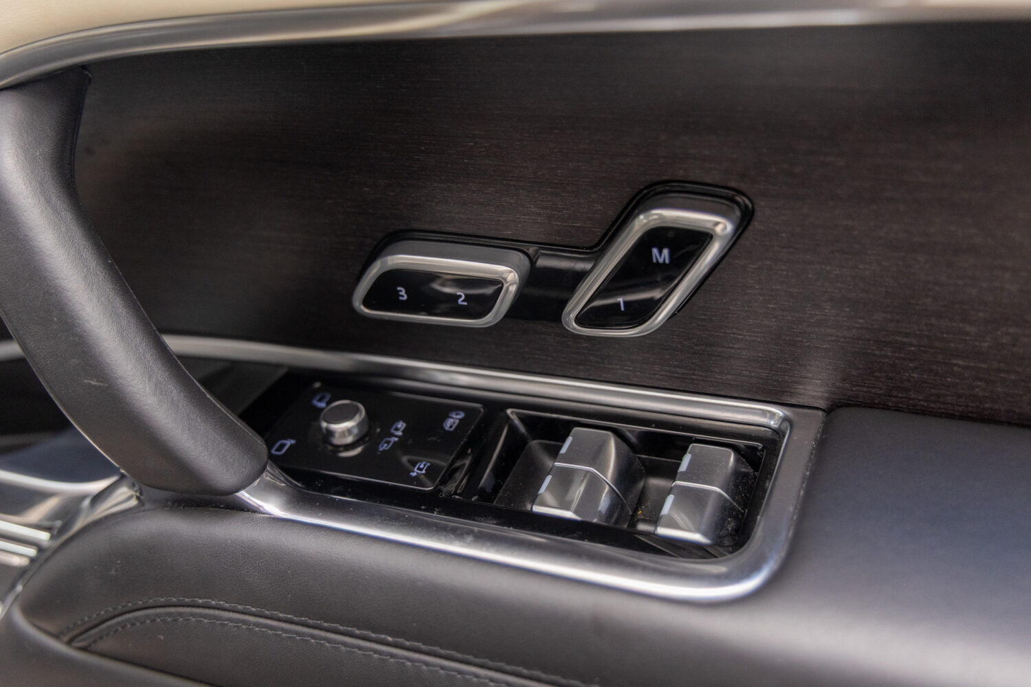 レンジローバー オートバイオグラフィ 4.4L P530 SWB 4WD