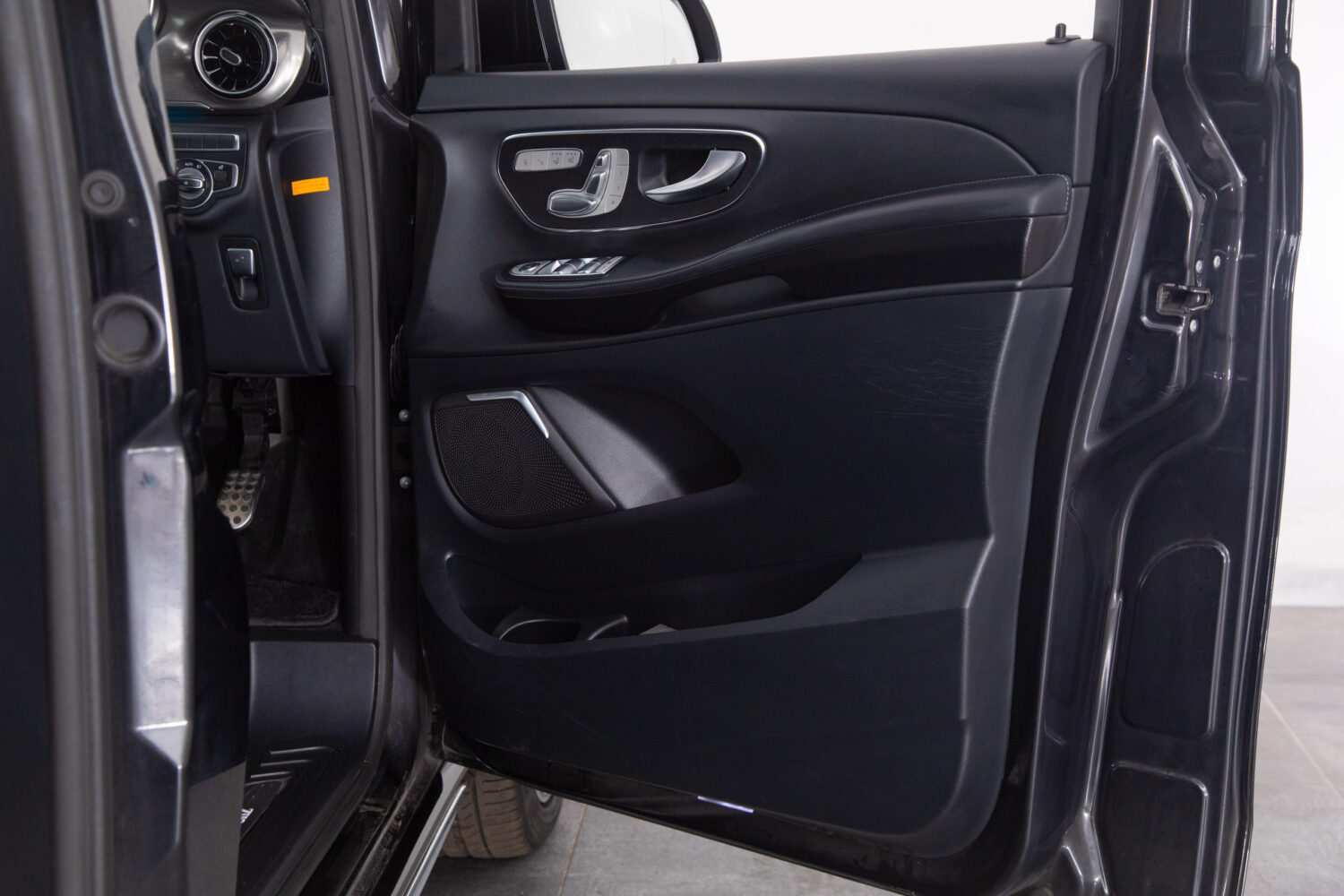 Vクラス V220 d エクスクルーシブ ロング プラチナスイート ディーゼルターボ