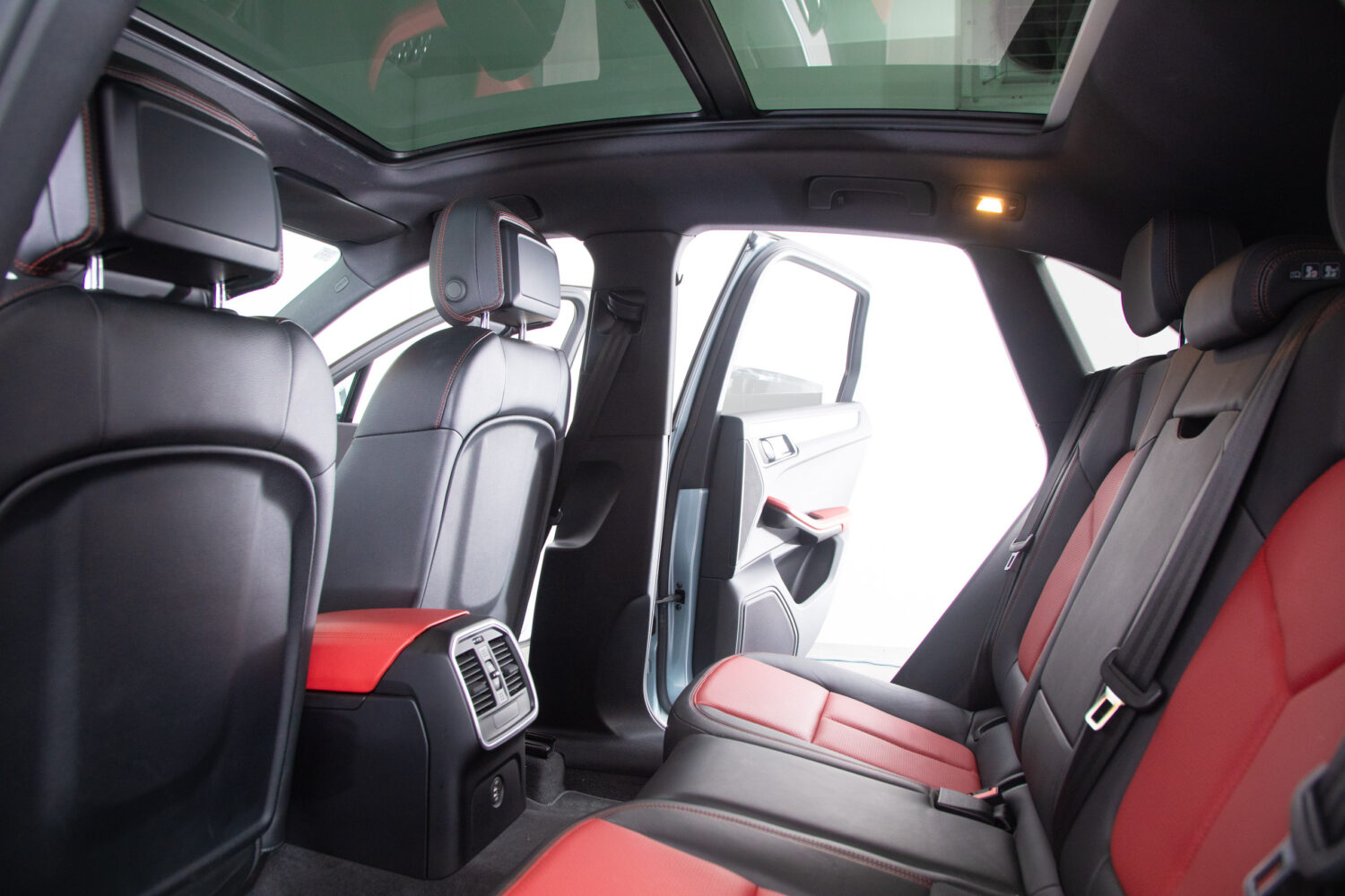 マカン S シュポルト エディション (パノラミック ルーフ システム装着車) PDK 4WD