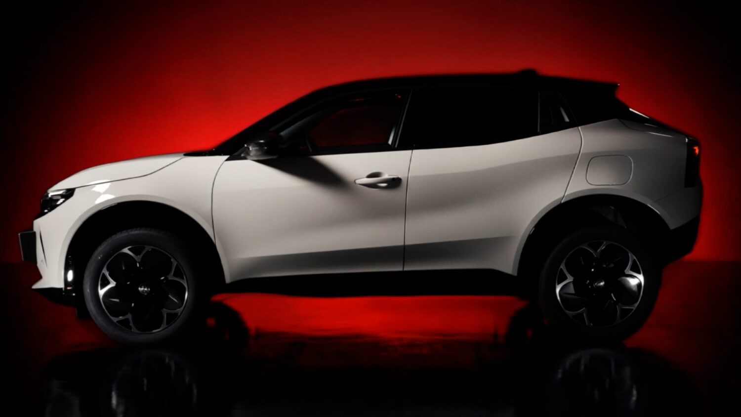 120台限定の「白」 アルファ・ロメオ・ジュニア・エディツィオーネ・ビアンコ