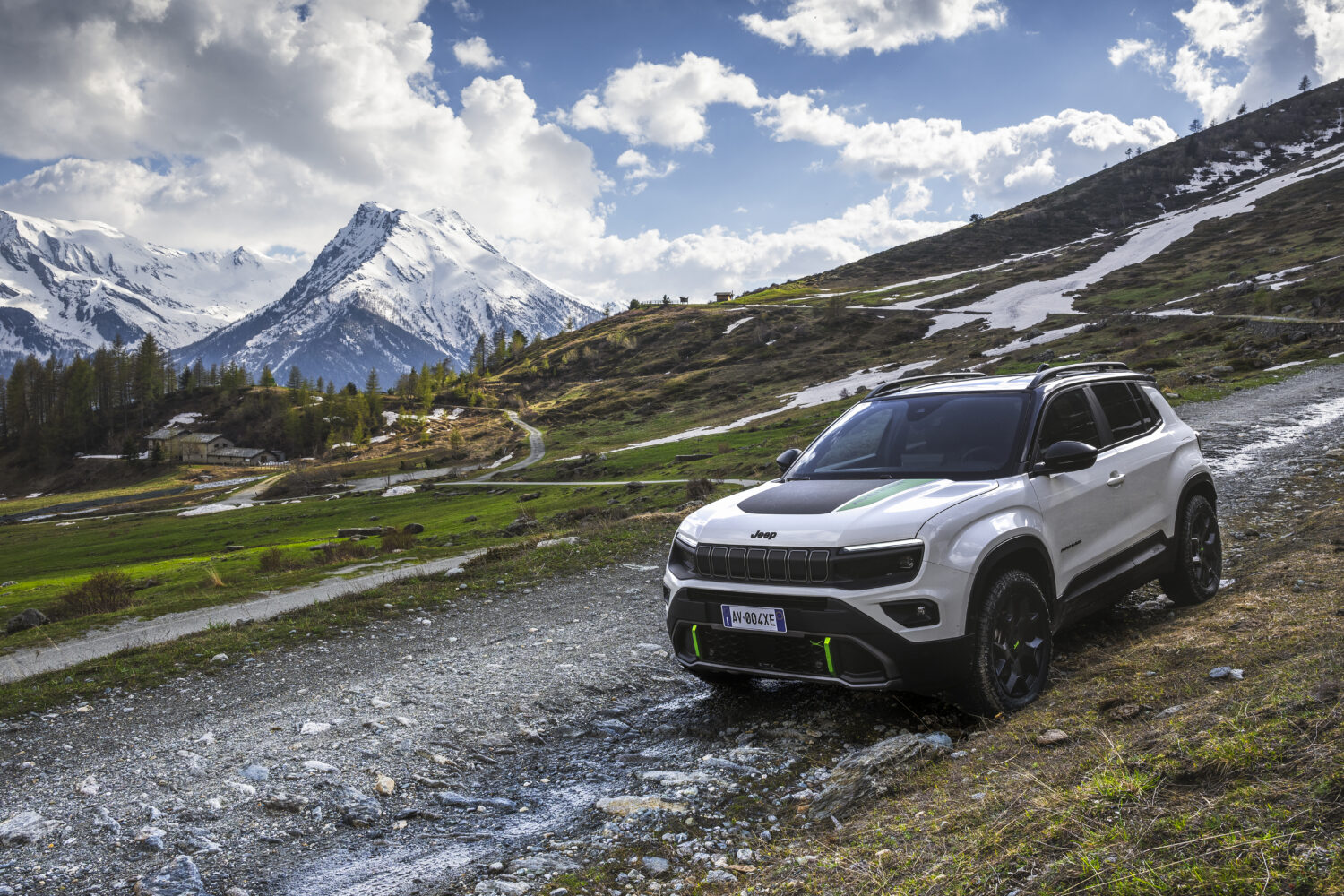 ローンチエディションも同時発売　ジープ・アヴェンジャー 4xe ハイブリッド登場