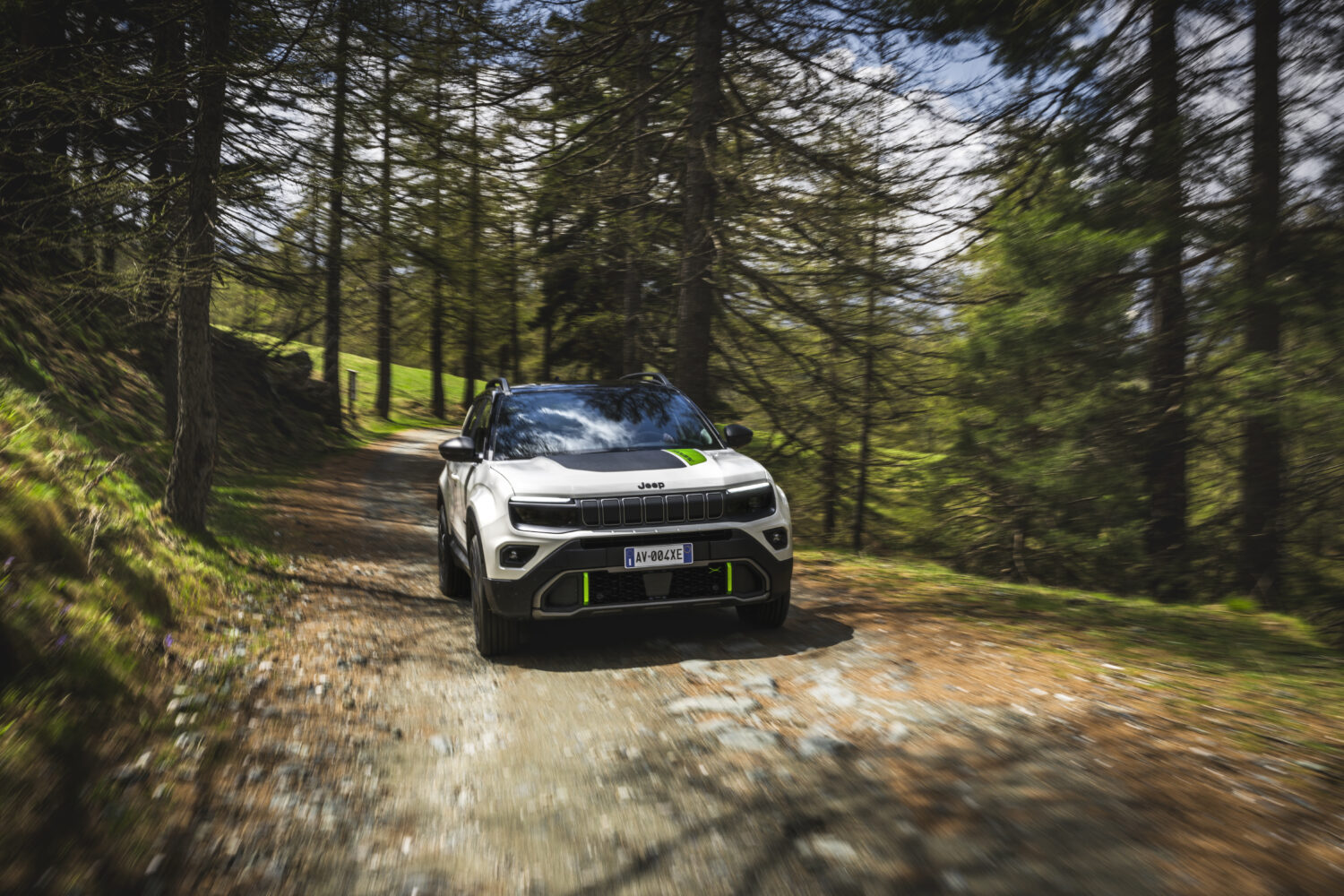 ローンチエディションも同時発売　ジープ・アヴェンジャー 4xe ハイブリッド登場