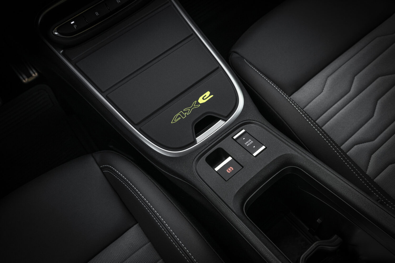 ローンチエディションも同時発売　ジープ・アヴェンジャー 4xe ハイブリッド登場