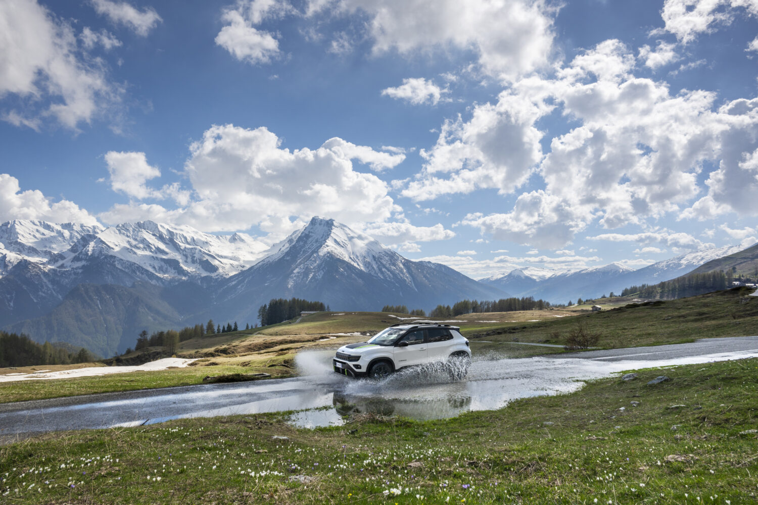 ローンチエディションも同時発売　ジープ・アヴェンジャー 4xe ハイブリッド登場