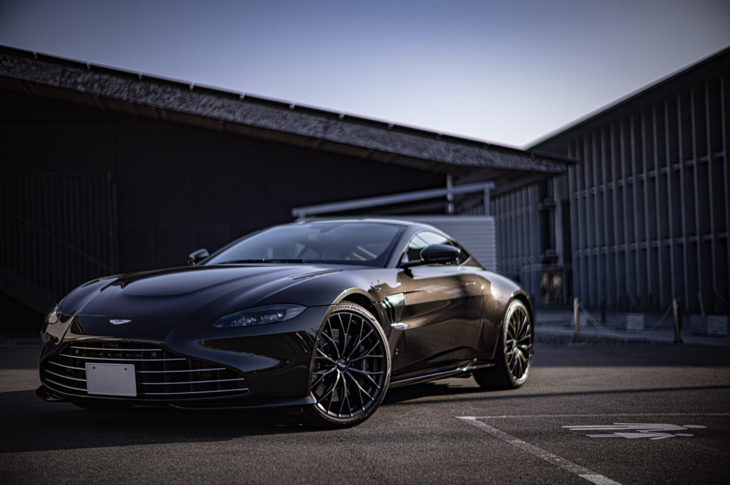 アストンマーティン・ヴァンテージ 110th Anniversary（2025）節度の奥に残る熱