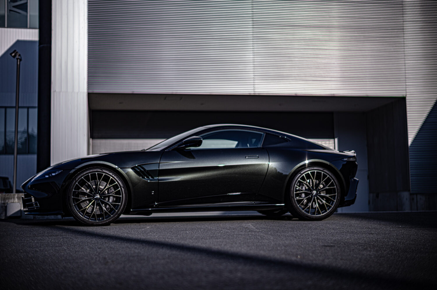 アストンマーティン・ヴァンテージ 110th Anniversary（2025）節度の奥に残る熱