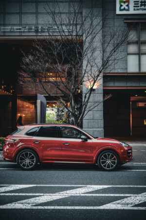 ポルシェ・カイエンGTS（2024）赤を選ぶという意思