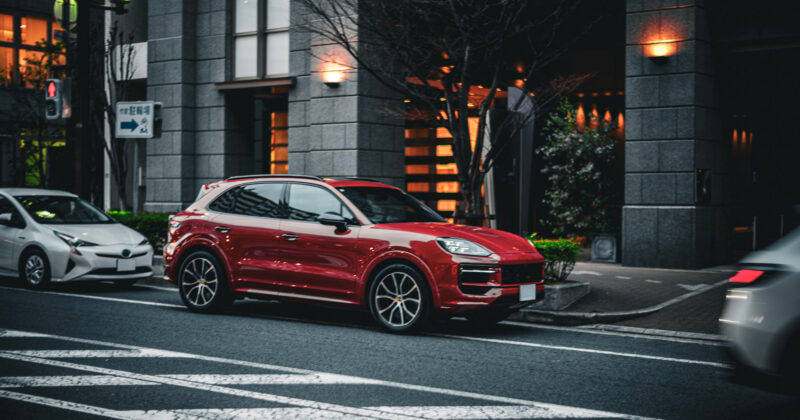 ポルシェ・カイエンGTS（2024）赤を選ぶという意思